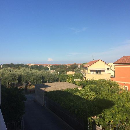 Apartamento A Casa Di Nonna Luciana - Trilocale Con Giardino Ceriale Exterior foto