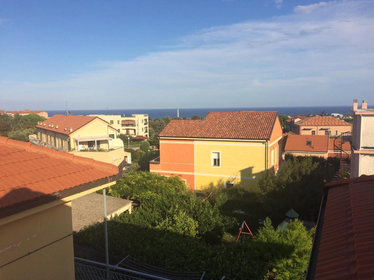 Apartamento A Casa Di Nonna Luciana - Trilocale Con Giardino Ceriale Exterior foto