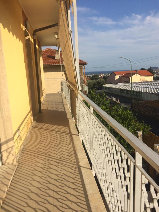 Apartamento A Casa Di Nonna Luciana - Trilocale Con Giardino Ceriale Exterior foto